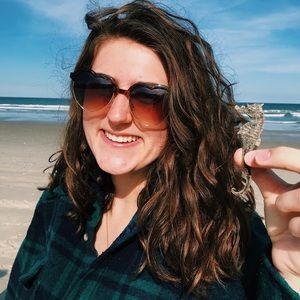 Meet your Posher, Julia